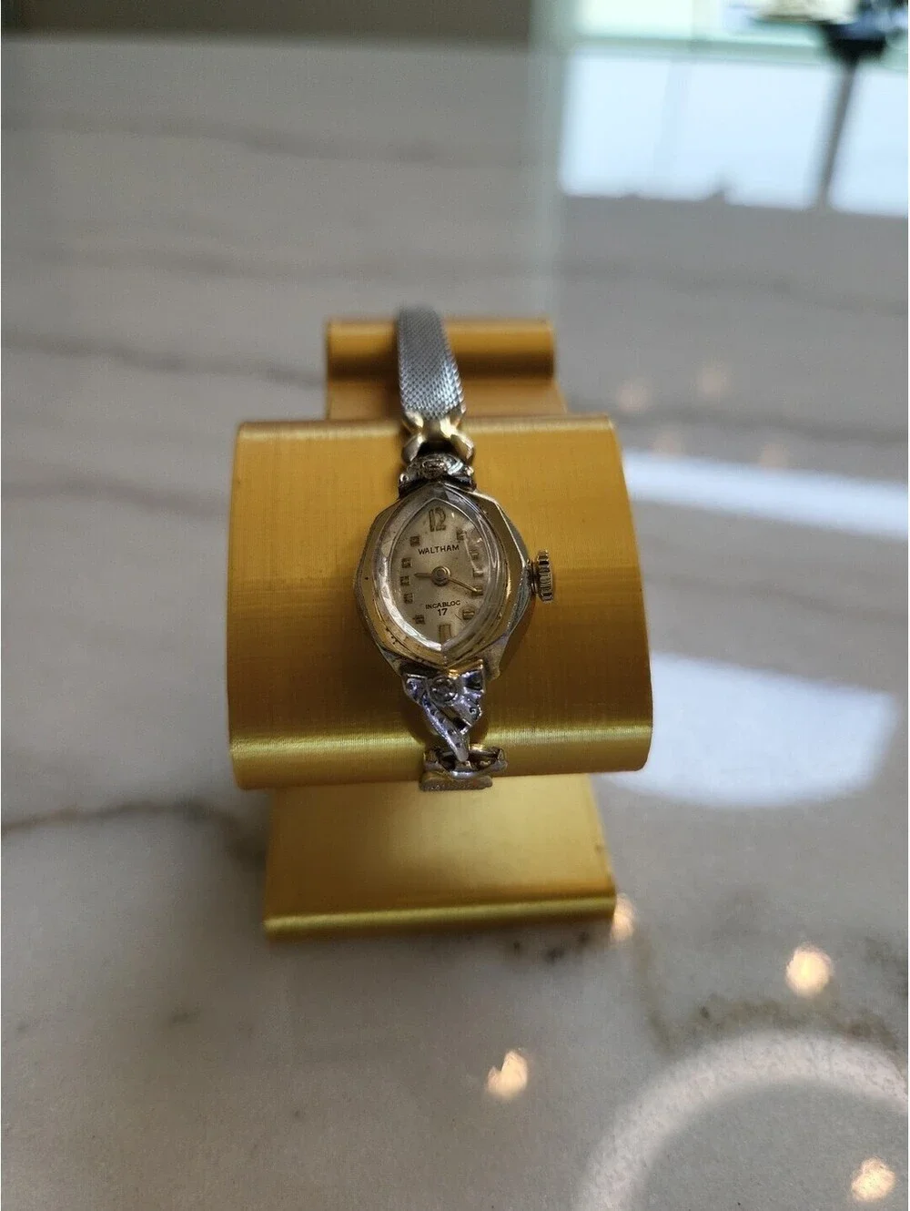 Vtg Waltham Ladies 17Jewels Incabloc Windup Watch 6.75